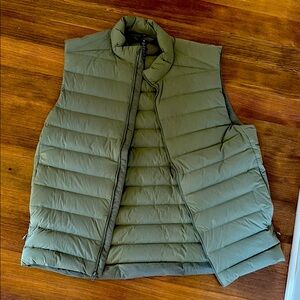 Men's lululemon Olive Green Puffer Vest
